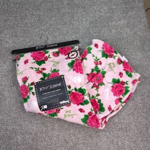 Betsey Johnson Blanket 50x70 Pink Roses Skulls Ultra Soft Plush Throw Cuddly